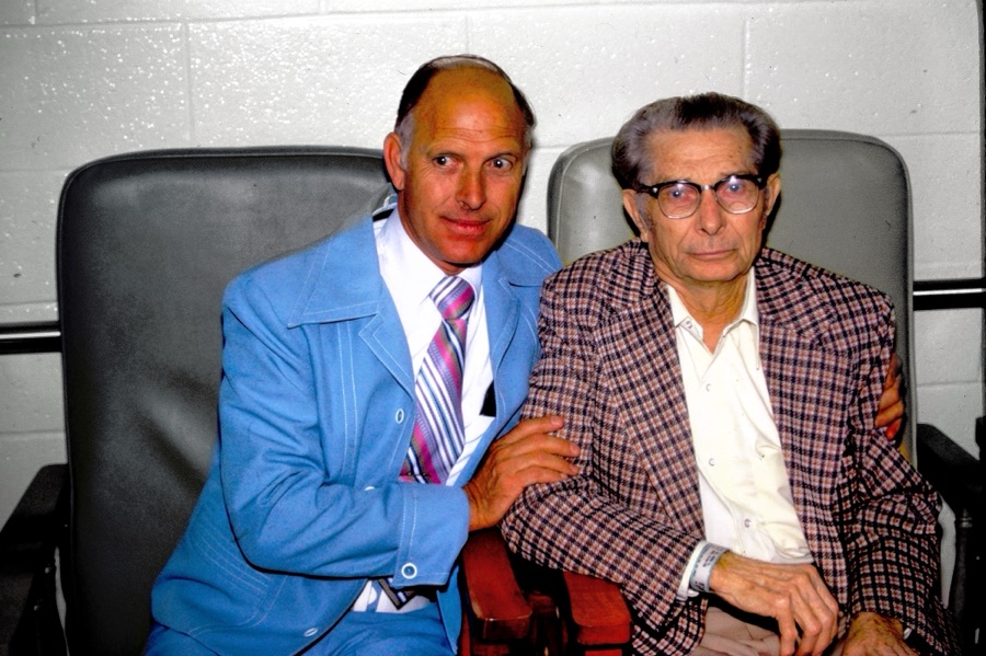 Monochrome Madness #29 – Chair or&nbsp;Chairs