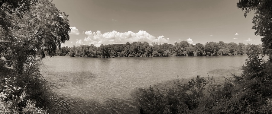 Monochrome Madness/Ragtag Daily Prompt Tuesday! (On the&nbsp;Trail)
